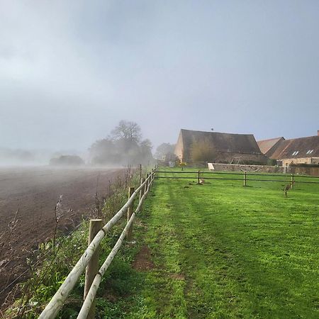 Gite Au Centre De La France Vesdun 外观 照片