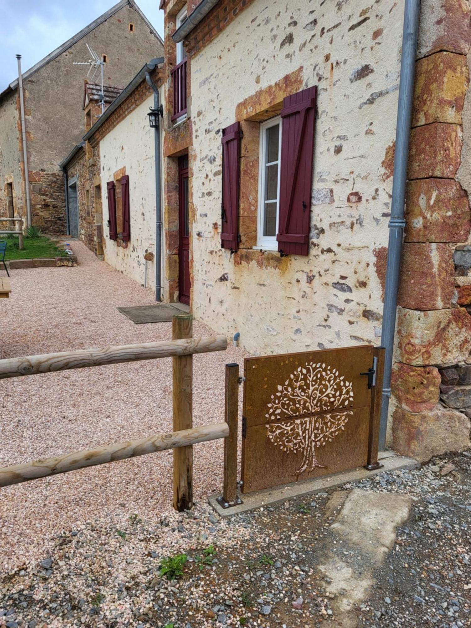 Gite Au Centre De La France Vesdun 外观 照片